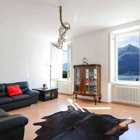 Sleeps 6 Air Con Wifi Apartment