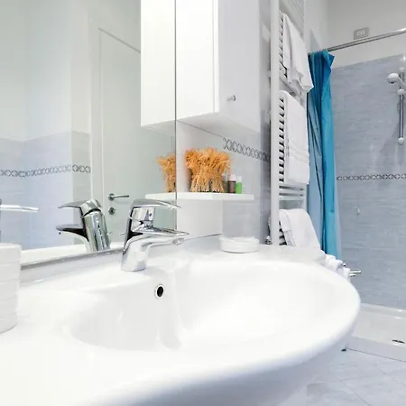 Sleeps 6 Air Con Wifi Apartment *
